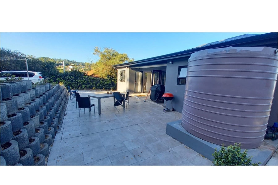 To Let 4 Bedroom Property for Rent in Westhill Western Cape